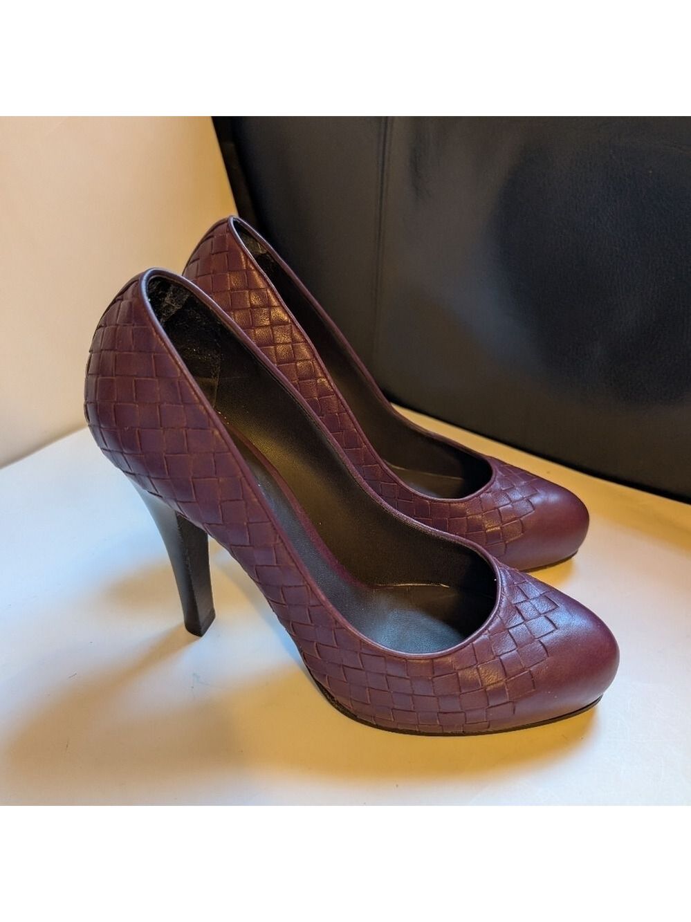 Bottega Veneta Burgundy Intrecciato Leather Almond Toe Pumps Size 39.5 in VGUC